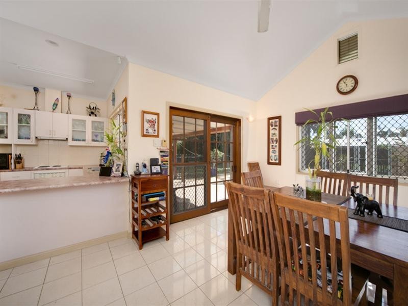 185 Robert Road, Bentley Park QLD 4869