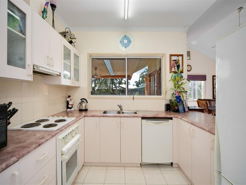 185 Robert Road, Bentley Park QLD 4869