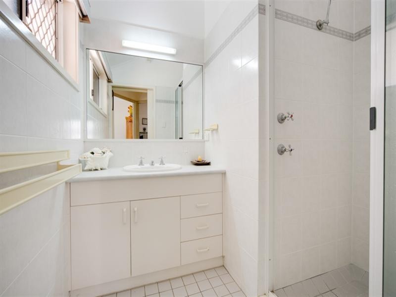 185 Robert Road, Bentley Park QLD 4869