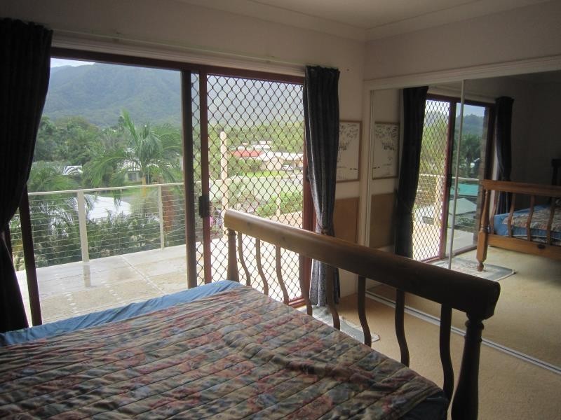 22 Allinga Close, Bentley Park QLD 4869