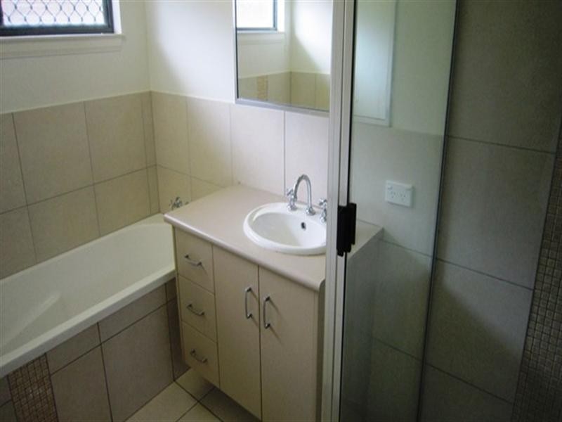 Bentley Park QLD 4869