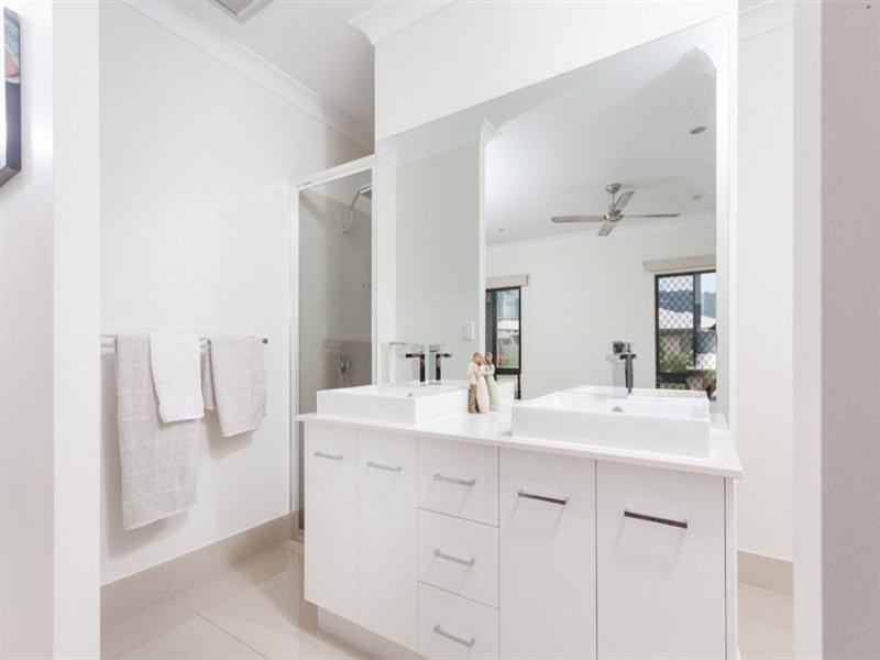 16 Anson Street, Bentley Park QLD 4869