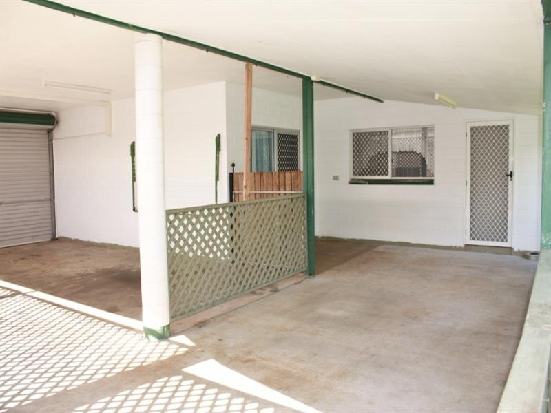 15 Beagle Close, Bentley Park QLD 4869