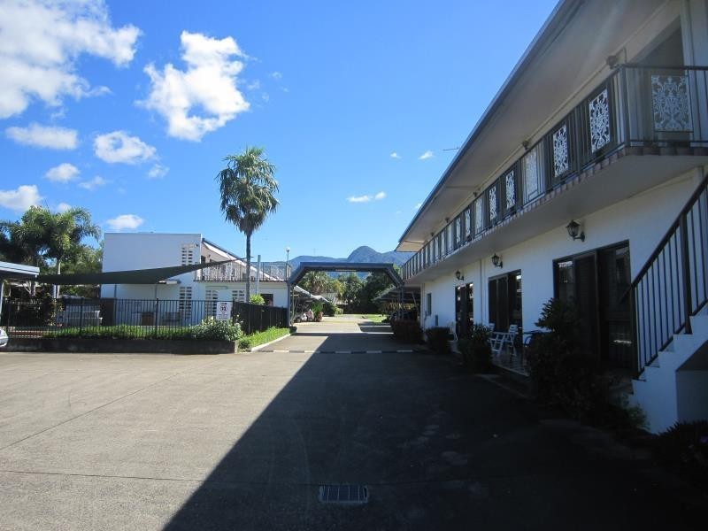 3/35-37 Bruce Highway, Edmonton QLD 4869