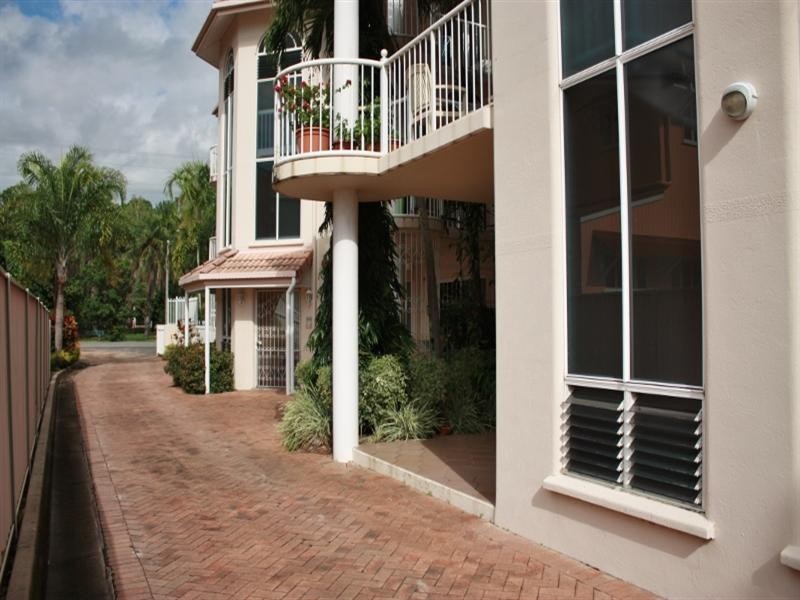 1/182 McLeod Street, Cairns North QLD 4870
