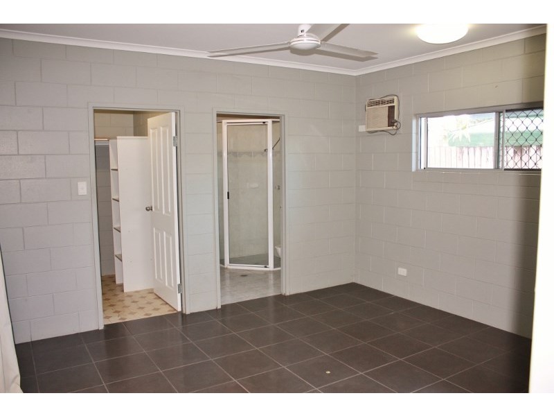 Bentley Park QLD 4869