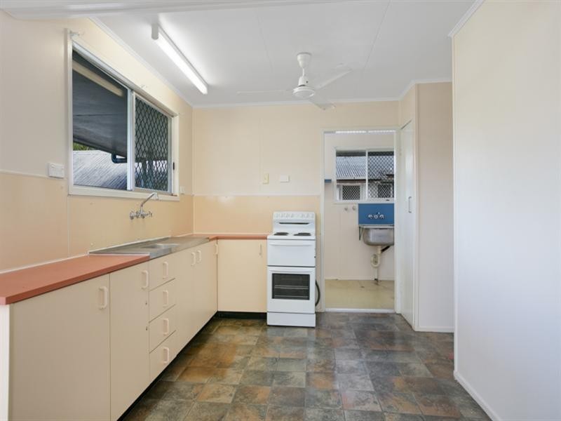 4 Millard Street, Manoora QLD 4870