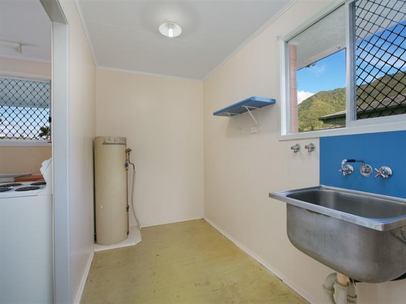 4 Millard Street, Manoora QLD 4870