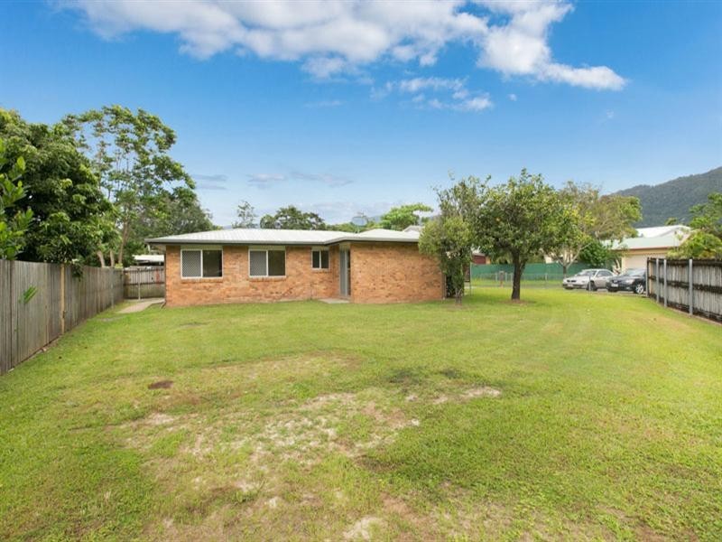 4 Deacon Court, Mooroobool QLD 4870