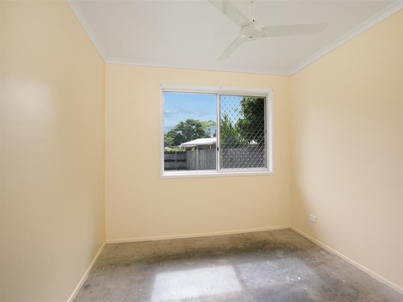 4 Deacon Court, Mooroobool QLD 4870