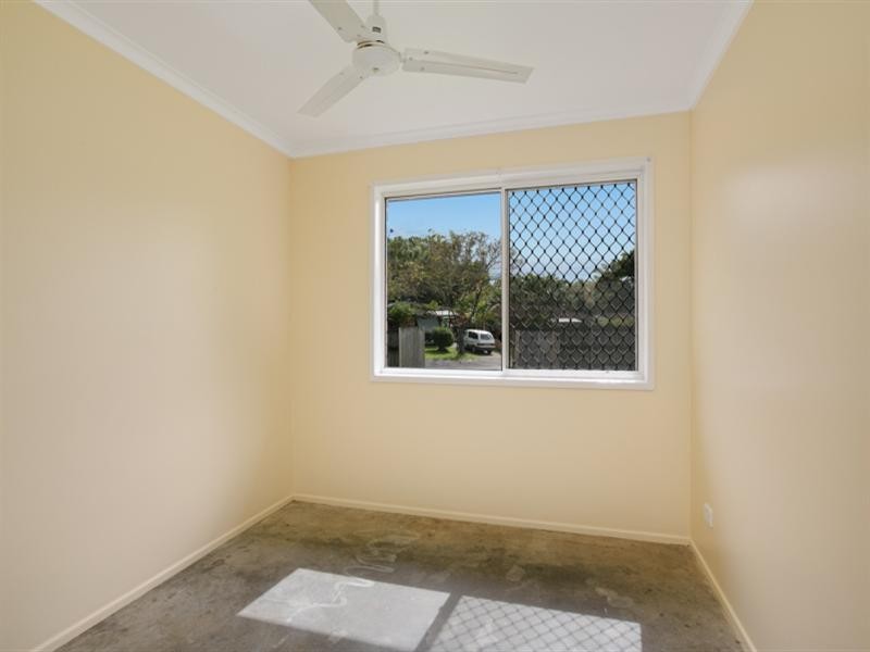 4 Deacon Court, Mooroobool QLD 4870