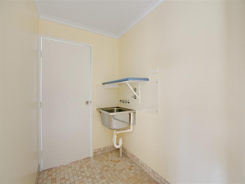 4 Deacon Court, Mooroobool QLD 4870