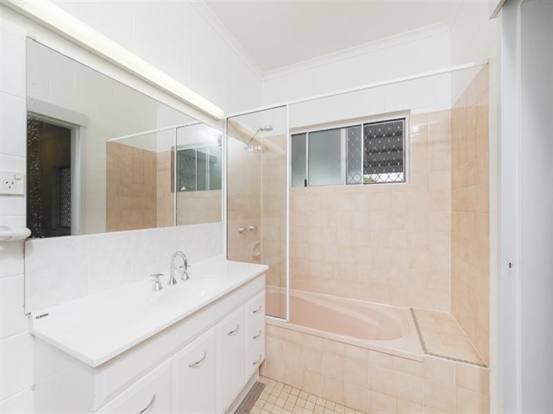 13 Bounty Close, Bentley Park QLD 4869