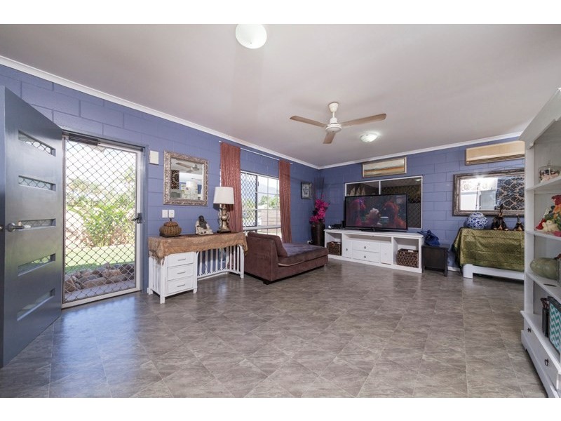 40 Robert Road, Bentley Park QLD 4869