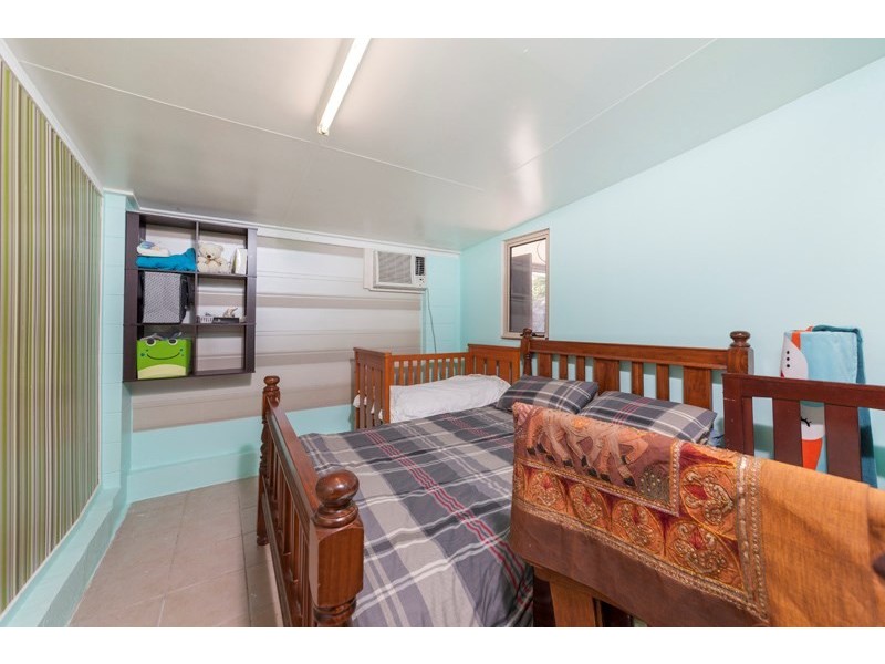 40 Robert Road, Bentley Park QLD 4869