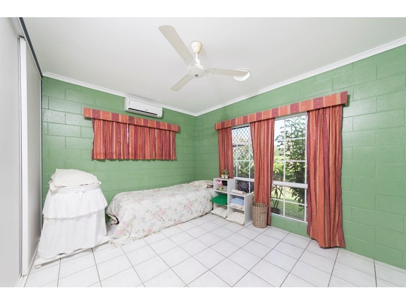 40 Robert Road, Bentley Park QLD 4869