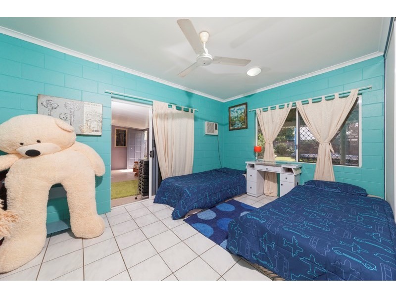 40 Robert Road, Bentley Park QLD 4869