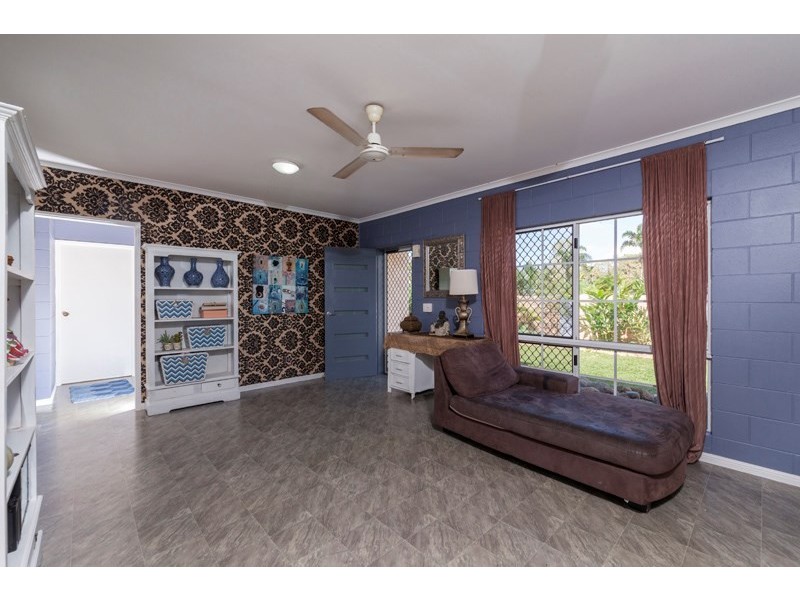 40 Robert Road, Bentley Park QLD 4869