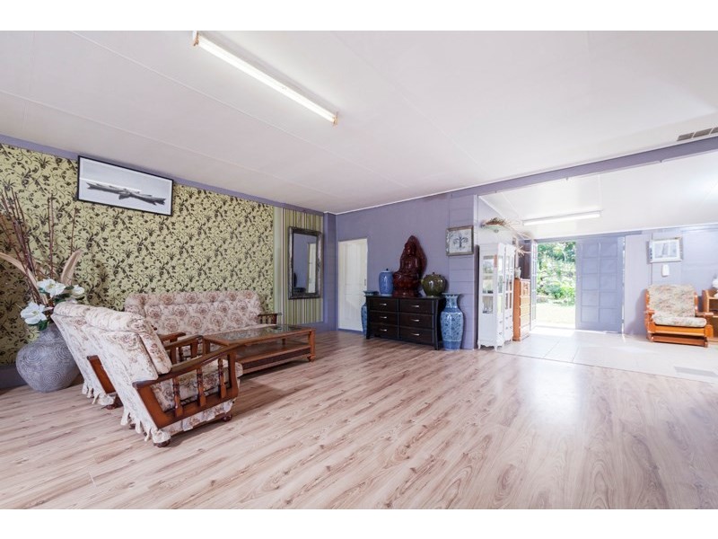 40 Robert Road, Bentley Park QLD 4869