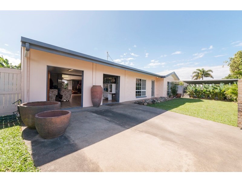 40 Robert Road, Bentley Park QLD 4869