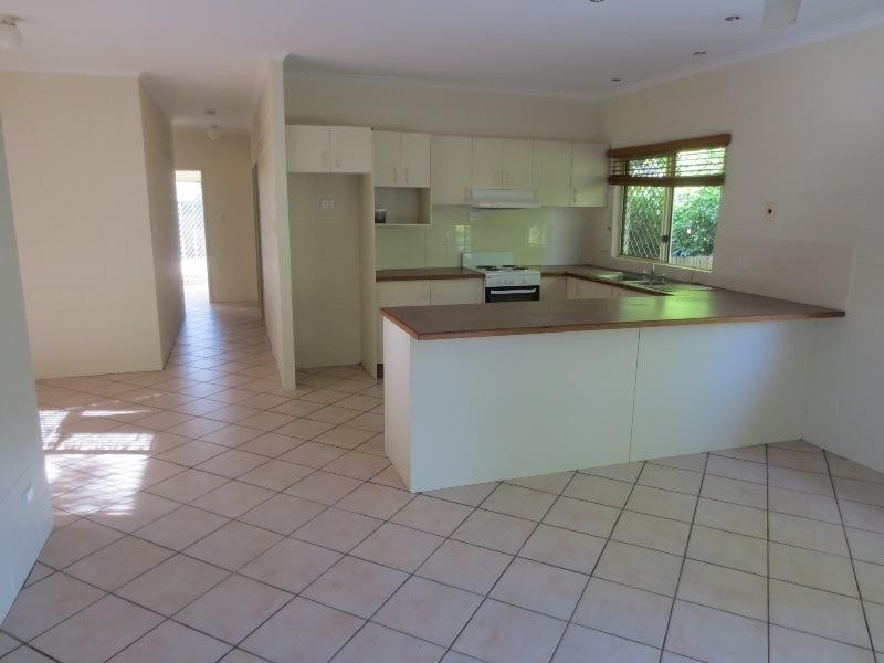 10 Lorraine Close, Bentley Park QLD 4869