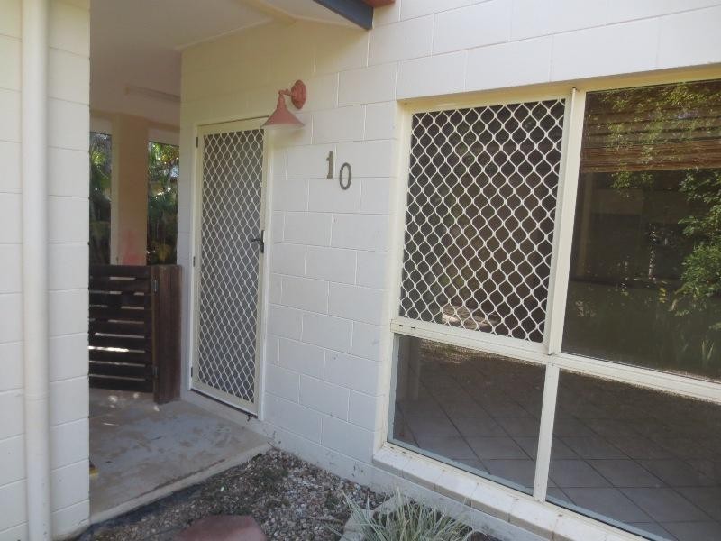 10 Lorraine Close, Bentley Park QLD 4869