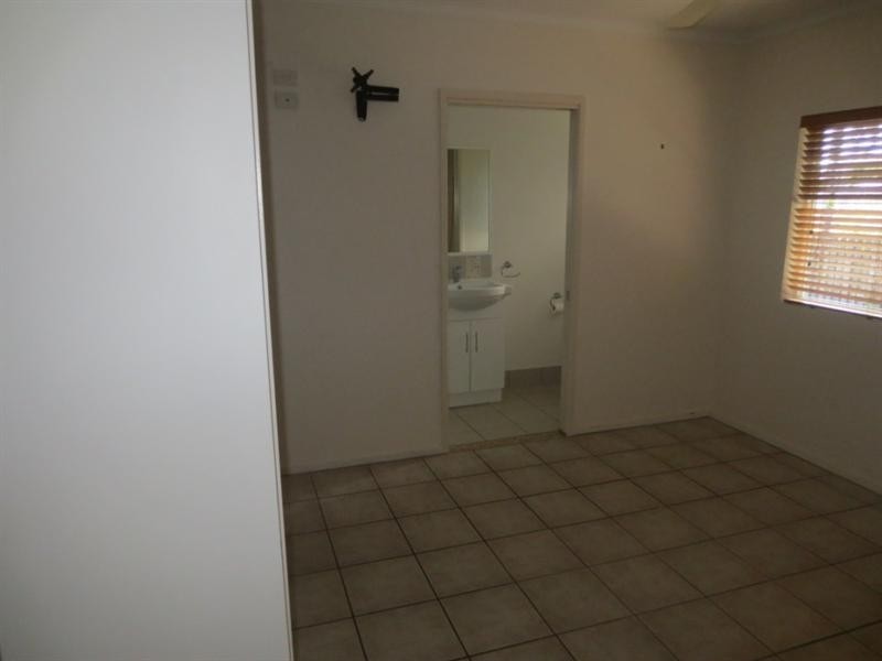 Bentley Park QLD 4869