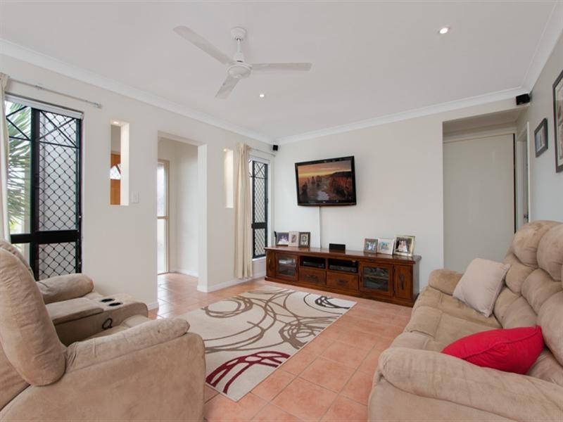 26 Allinga Close, Bentley Park QLD 4869