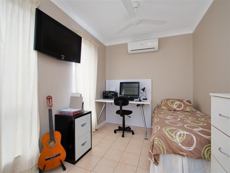 26 Allinga Close, Bentley Park QLD 4869