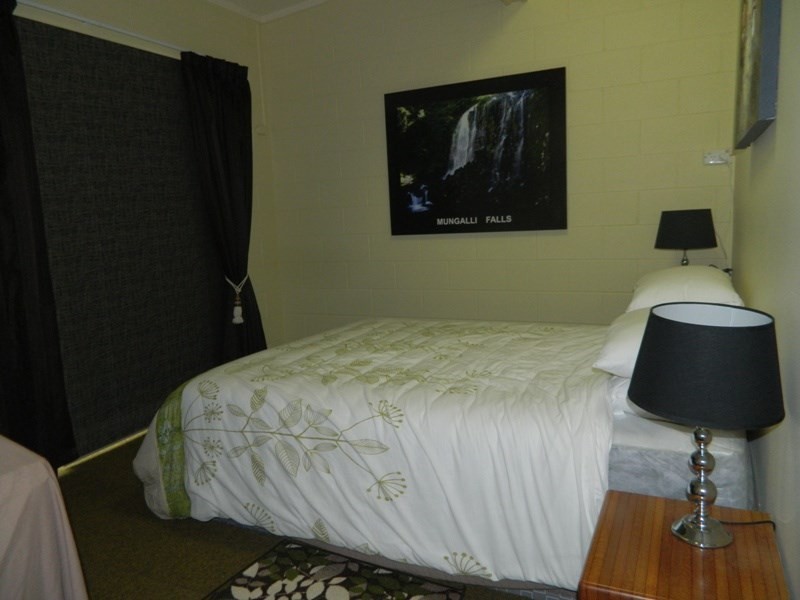 9 Pine Street South, Millaa Millaa QLD 4886