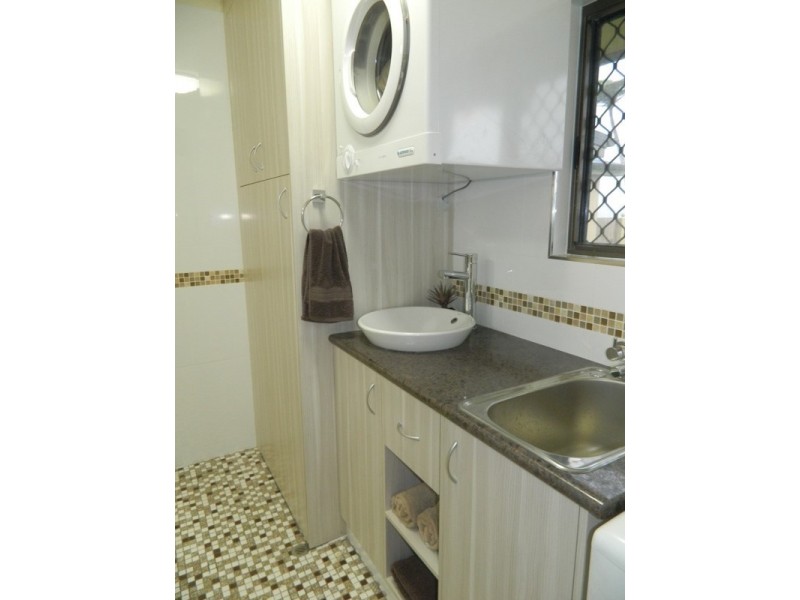 9 Pine Street South, Millaa Millaa QLD 4886