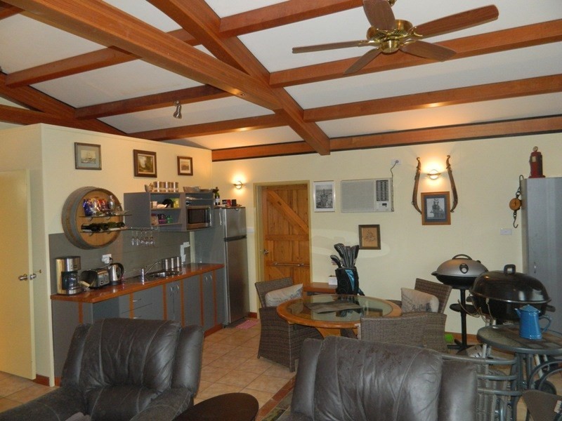 9 Pine Street South, Millaa Millaa QLD 4886