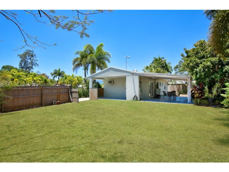 8 Vigilant Close, Bentley Park QLD 4869