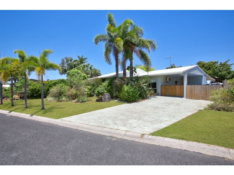 8 Vigilant Close, Bentley Park QLD 4869