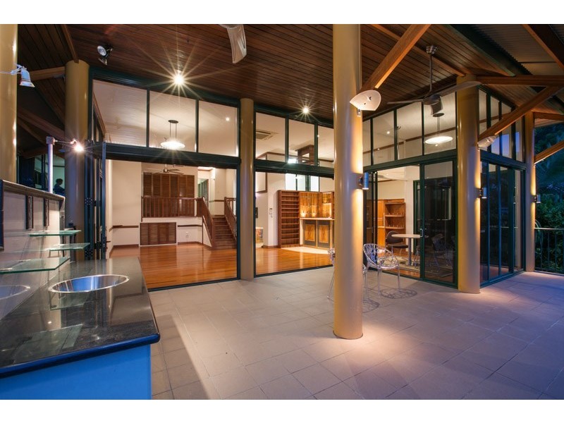 1 Oceanview Place, Mooroobool QLD 4870