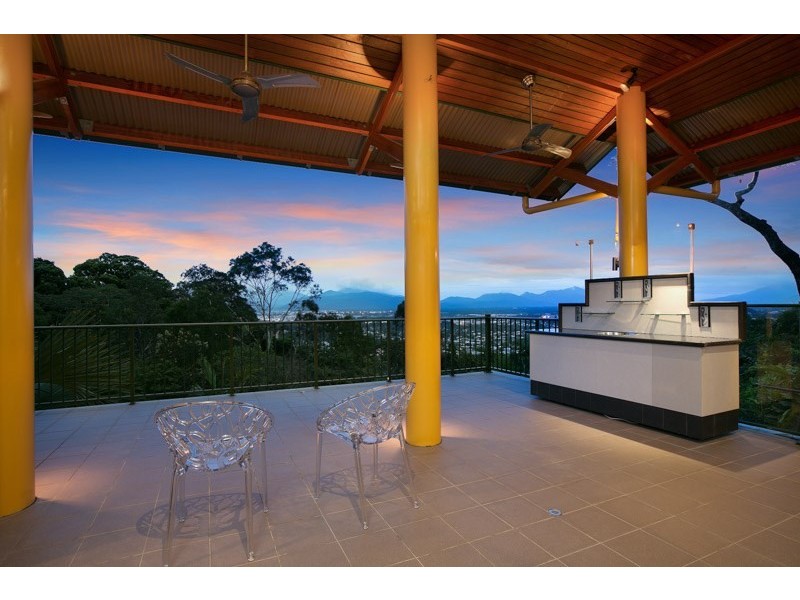 1 Oceanview Place, Mooroobool QLD 4870