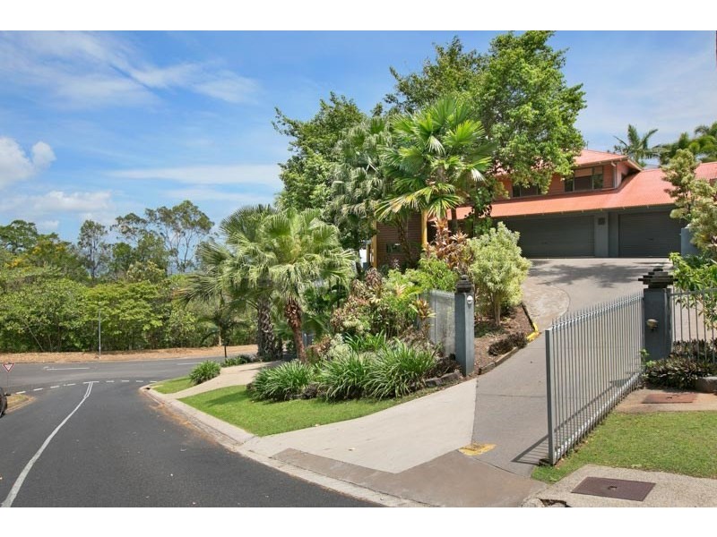1 Oceanview Place, Mooroobool QLD 4870