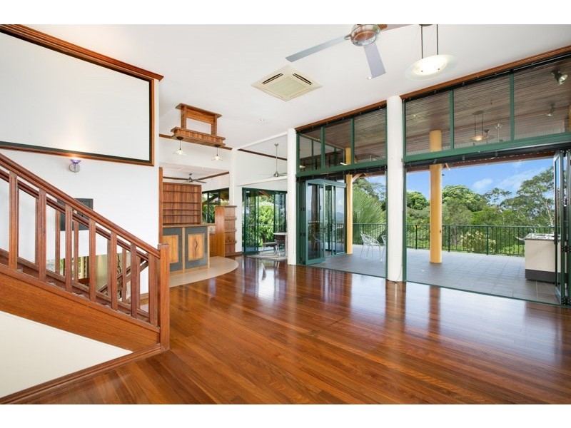 1 Oceanview Place, Mooroobool QLD 4870