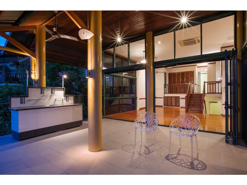 1 Oceanview Place, Mooroobool QLD 4870