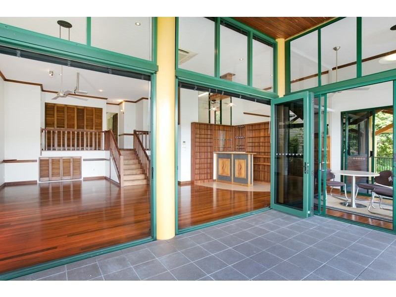 1 Oceanview Place, Mooroobool QLD 4870