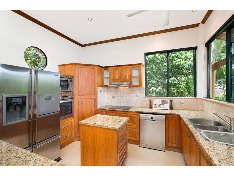 1 Oceanview Place, Mooroobool QLD 4870