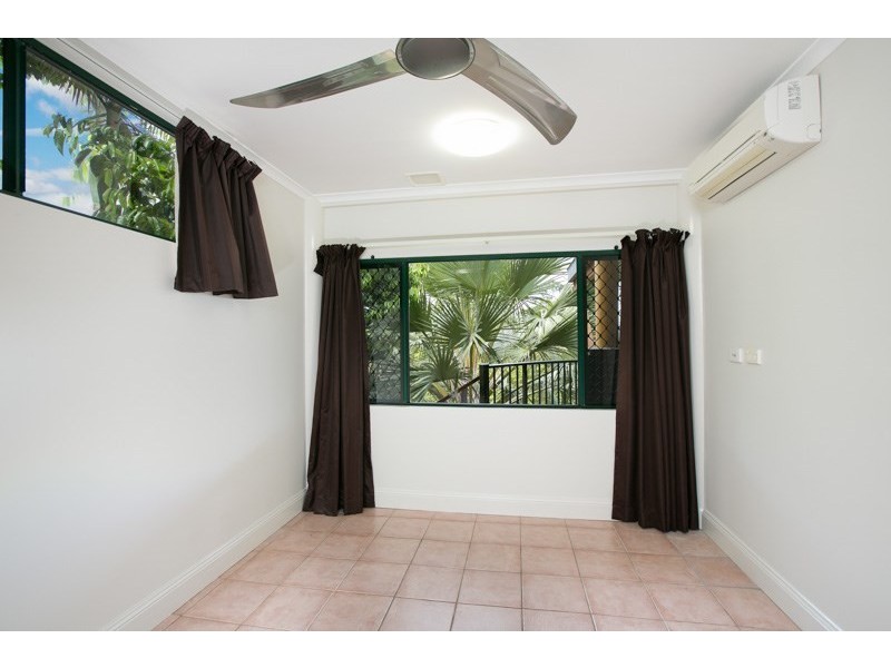 1 Oceanview Place, Mooroobool QLD 4870
