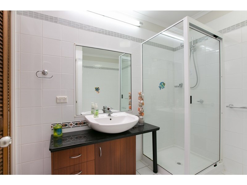 1 Oceanview Place, Mooroobool QLD 4870