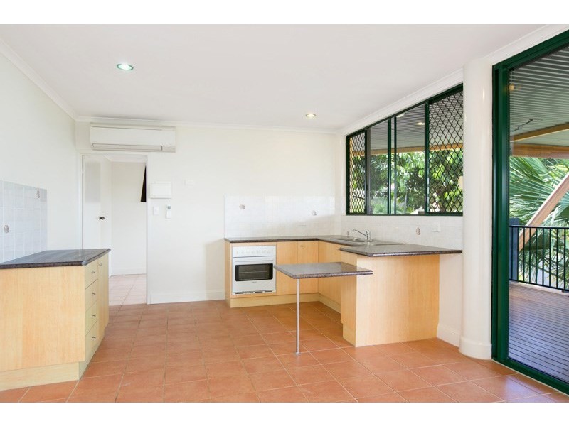 1 Oceanview Place, Mooroobool QLD 4870