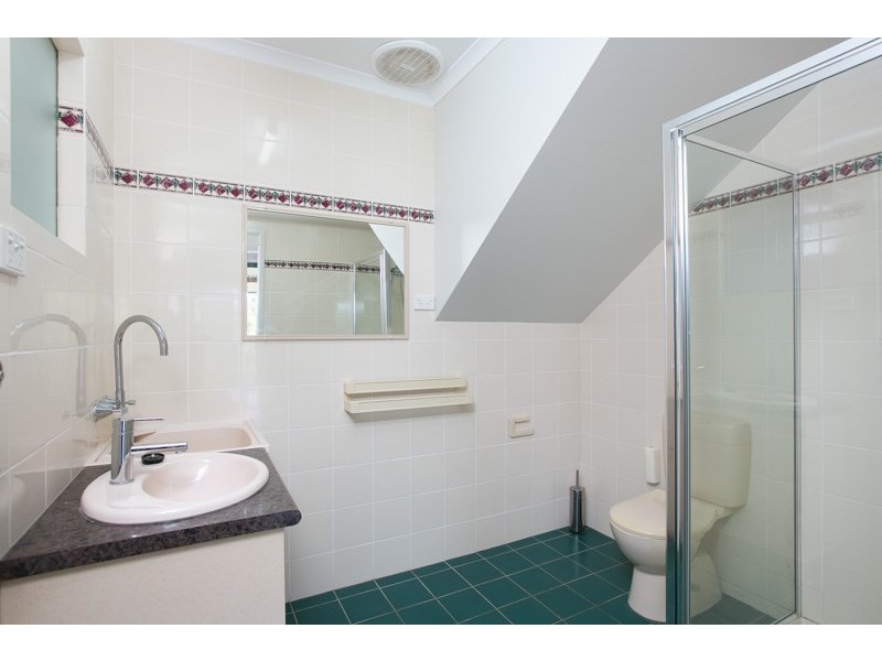 1 Oceanview Place, Mooroobool QLD 4870