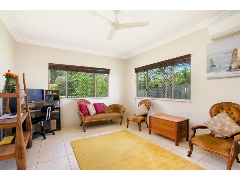 6 Anniebuka Close, Bentley Park QLD 4869
