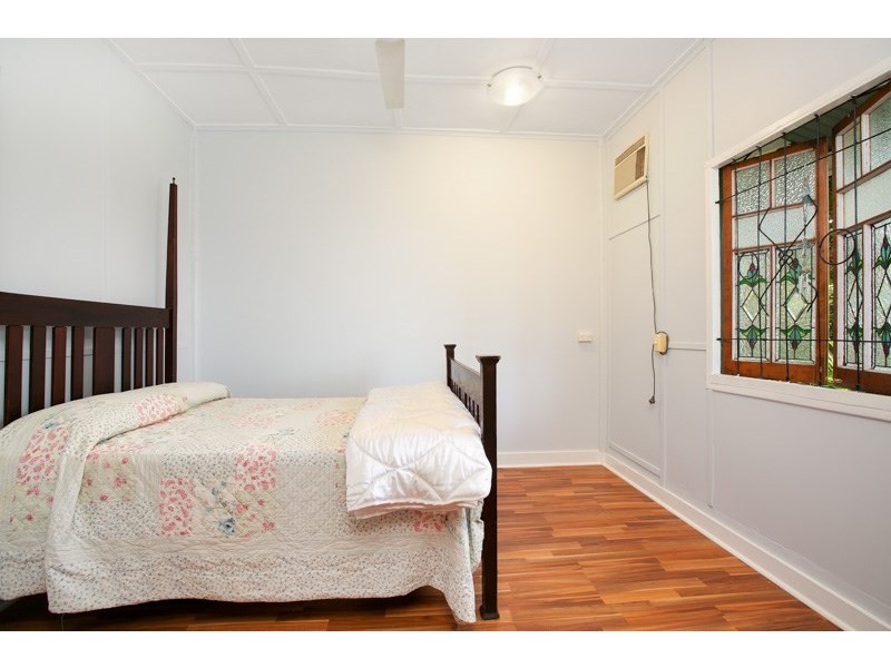 26 Miles Street, Manoora QLD 4870