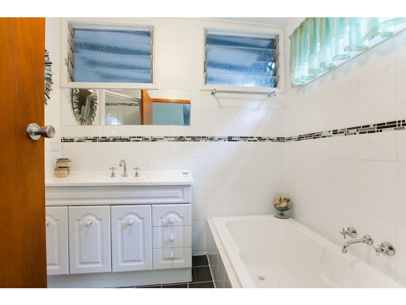 26 Miles Street, Manoora QLD 4870