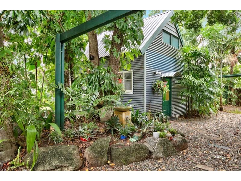 26 Miles Street, Manoora QLD 4870