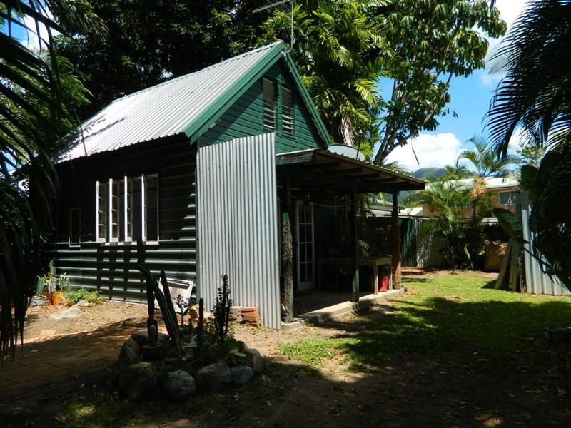 26 Miles Street, Manoora QLD 4870